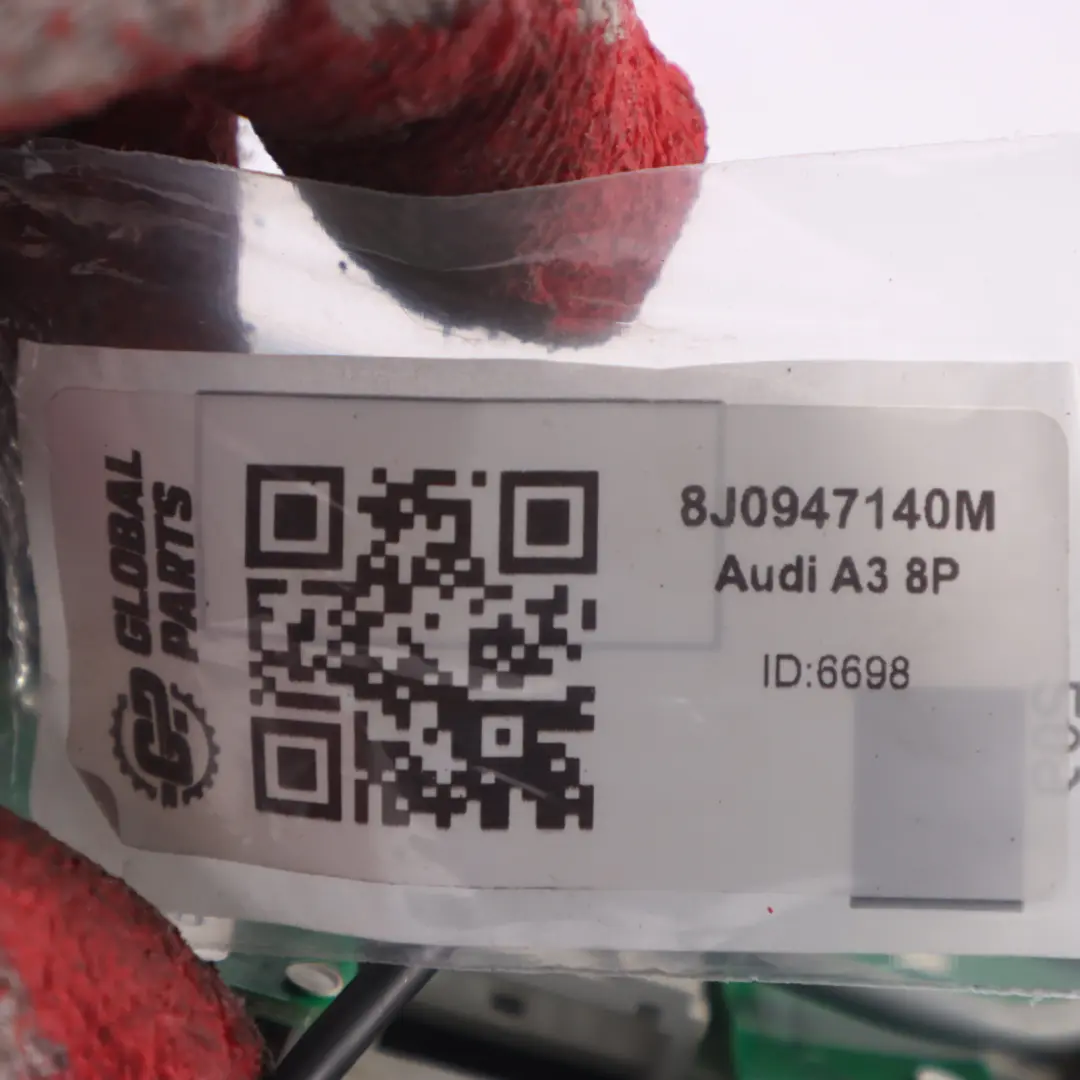 Tetto anteriore Luce lettura Pannello interruttore lampada per Audi A3 8P con numero di parte 8J0947140M Audi A3 8P Tetto anteriore Luce lettura Pannello interruttore lampada - SKU 8J0947140M - Numero di parte 8J0947140M