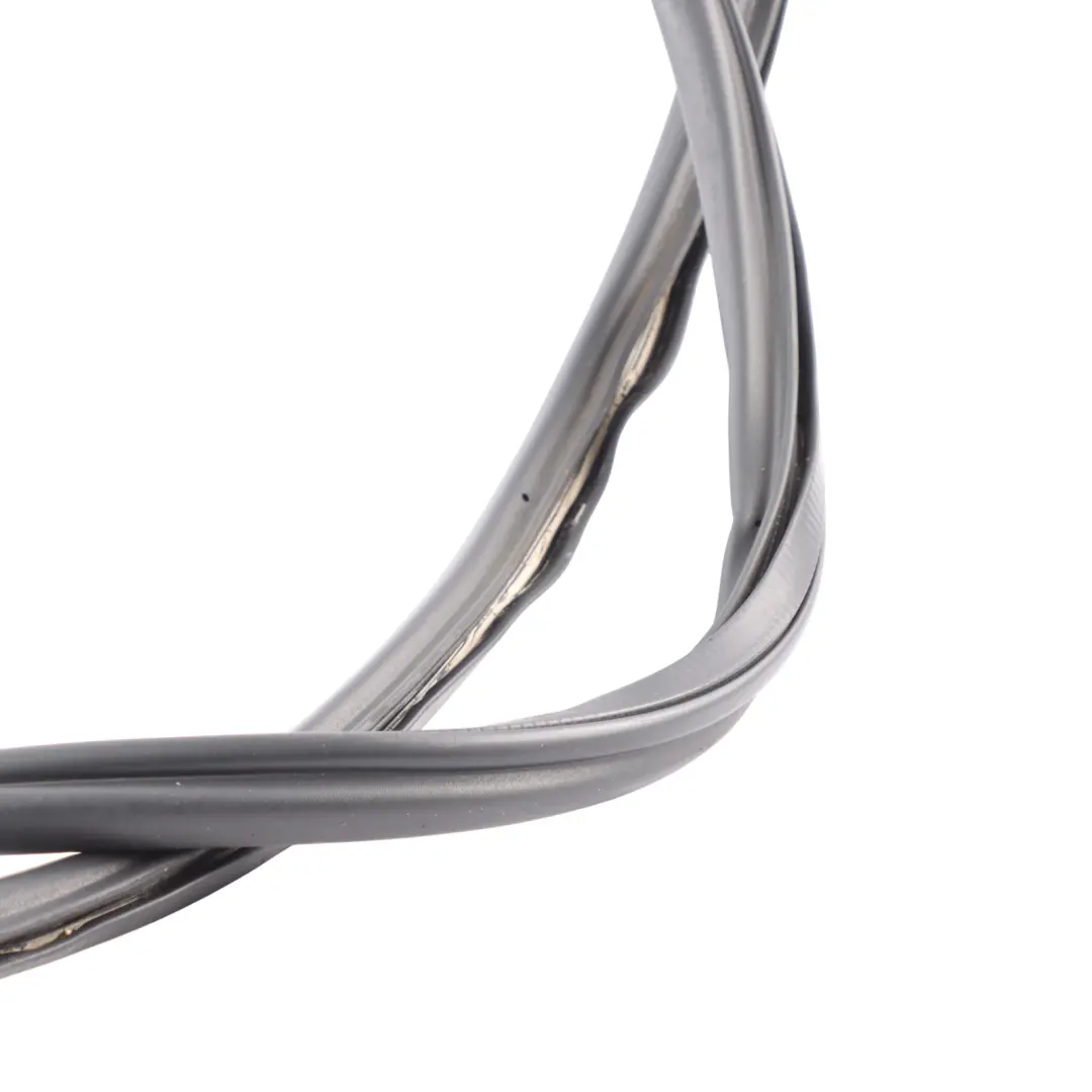 Tylna Uszczelka Pokrywy Bagażnika Gumowa do Audi TT 8J o numerze 8J8827705A Audi TT 8J Tylna Uszczelka Pokrywy Bagażnika Gumowa - SKU 8J8827705A - Numer Części 8J8827705A