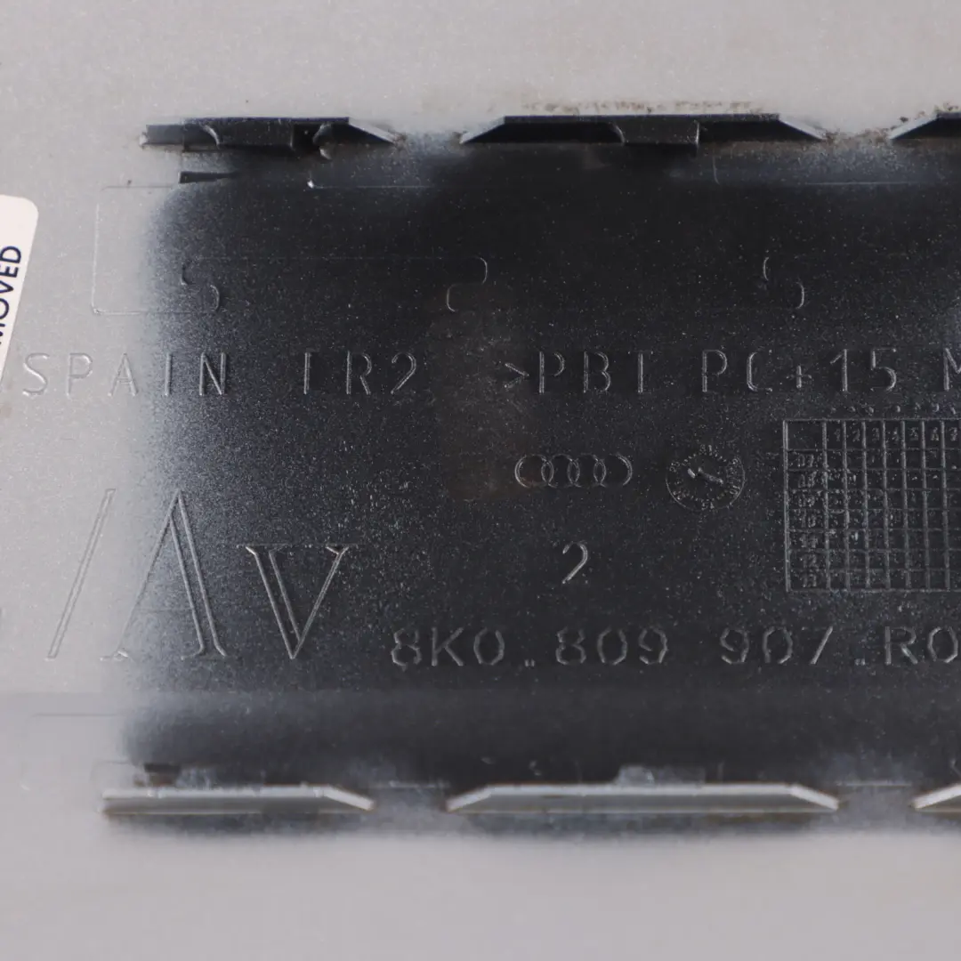 Audi A4 B8 Tapa del depósito de combustible Tapa Plata Ice Silver X7W - SKU 8K0809907-ICS - Número de pieza 8K0809907