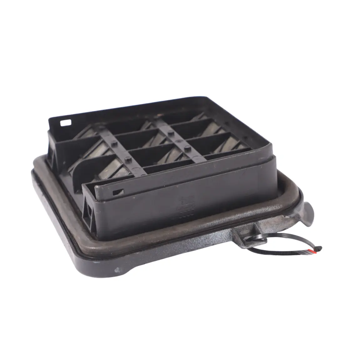 Rejilla de ventilación Tobera de techo trasera derecha para Audi A5 8T con número de pieza 8K0819181A Audi A5 8T Rejilla de ventilación Tobera de techo trasera derecha - SKU 8K0819181A - Número de pieza 8K0819181A