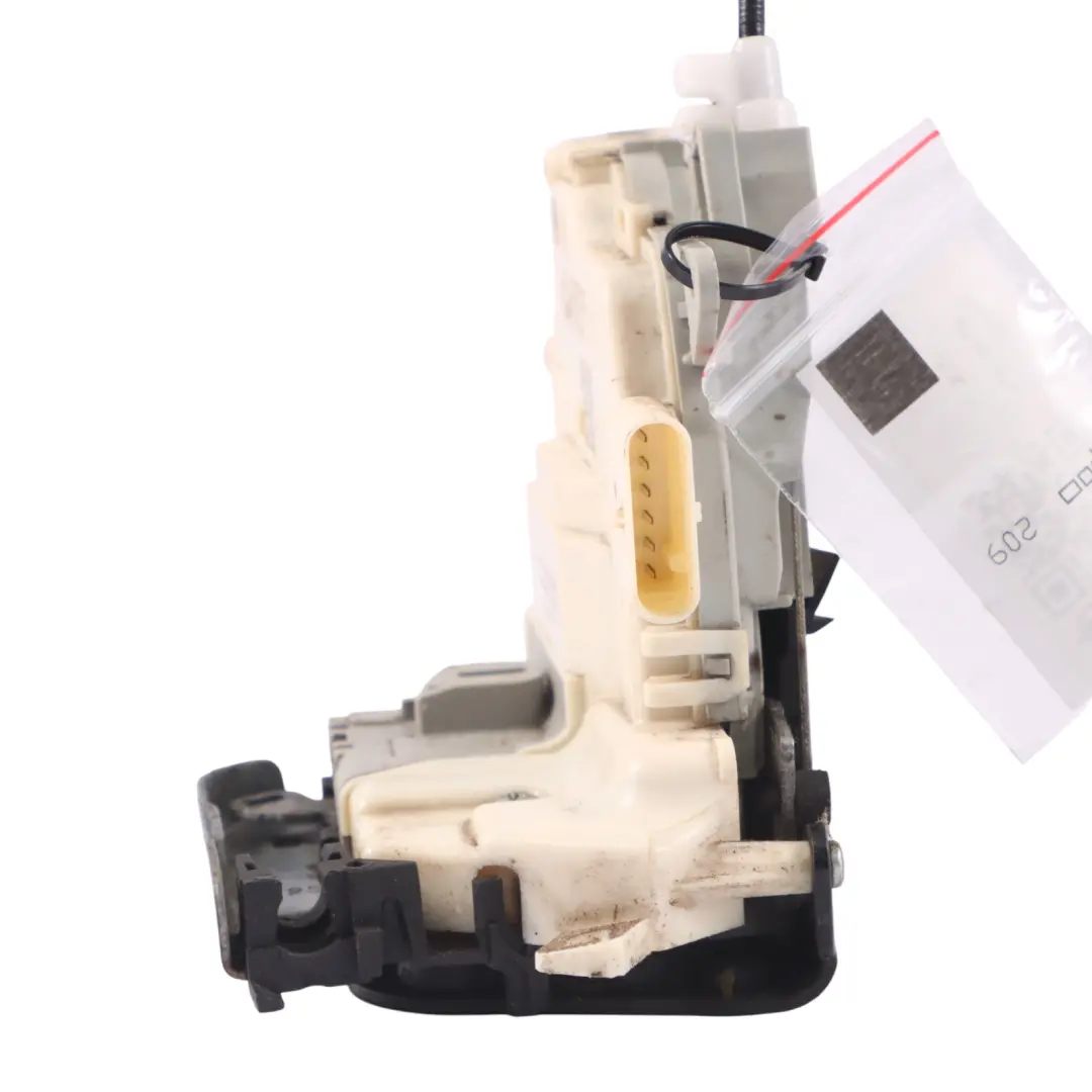 Blocco porta Audi Q5 8R A4 B8 Attuatore meccanismo scrocco posteriore destro per con numero di parte 8K0839016F Blocco porta Audi Q5 8R A4 B8 Attuatore meccanismo scrocco posteriore destro - SKU 8K0839016F - Numero di parte 8K0839016F