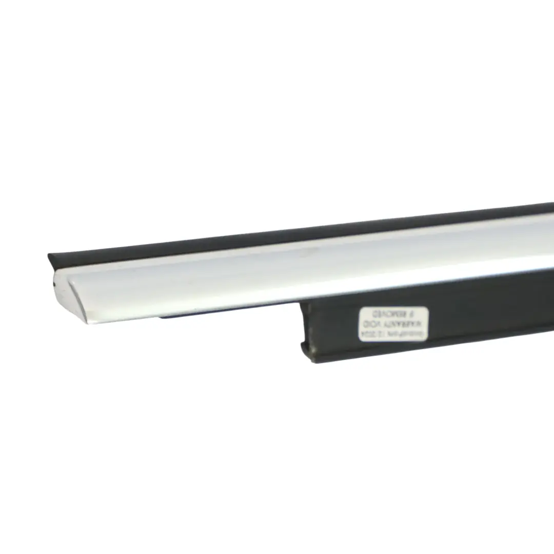 Audi A4 B8 Joint d'étanchéité de vitre de porte avant droite - SKU 8K0853284H - Numéro de pièce 8K0853284H