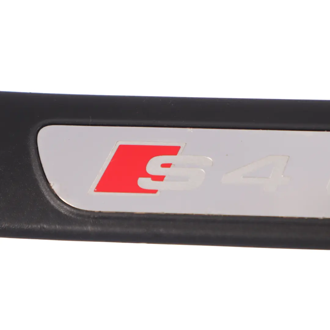 Coperchio davanzale posteriore destro Pannello per AUDI S4 B8 Quattro con numero di parte 8K0853376A AUDI S4 B8 Quattro Coperchio davanzale posteriore destro Pannello - SKU 8K0853376A - Numero di parte 8K0853376A