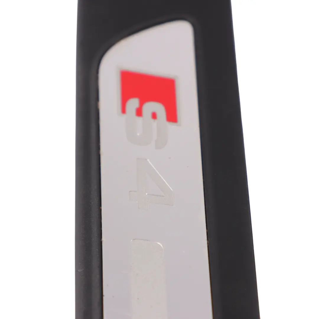 Nakładka Listwa Progowa Prawy Tył do AUDI S4 B8 Quattro o numerze 8K0853376A AUDI S4 B8 Quattro Nakładka Listwa Progowa Prawy Tył - SKU 8K0853376A - Numer Części 8K0853376A