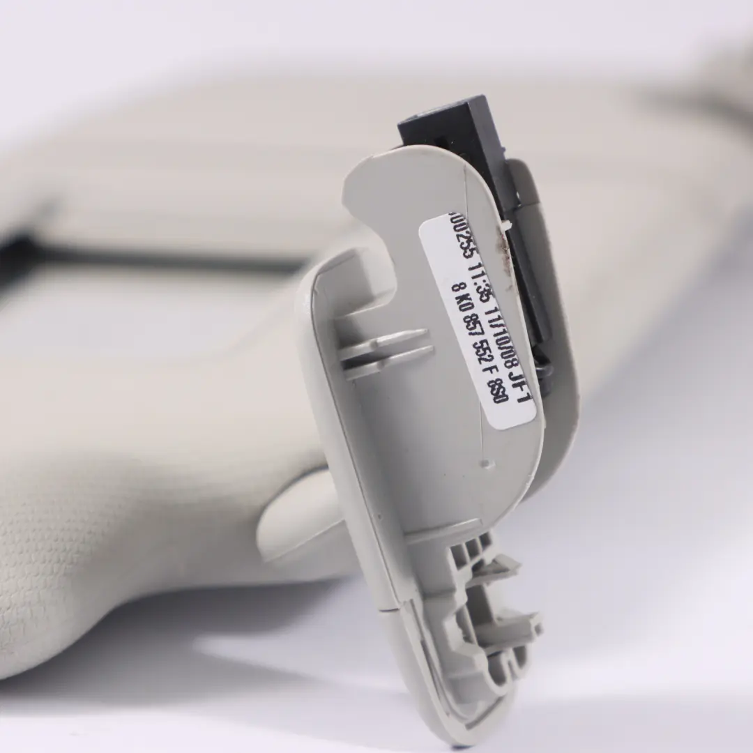 Osłona Przeciwsłoneczna Daszek Prawy do Audi A4 B8 A5 8T o numerze 8K0857552F Audi A4 B8 A5 8T Osłona Przeciwsłoneczna Daszek Prawy - SKU 8K0857552F-1 - Numer Części 8K0857552F