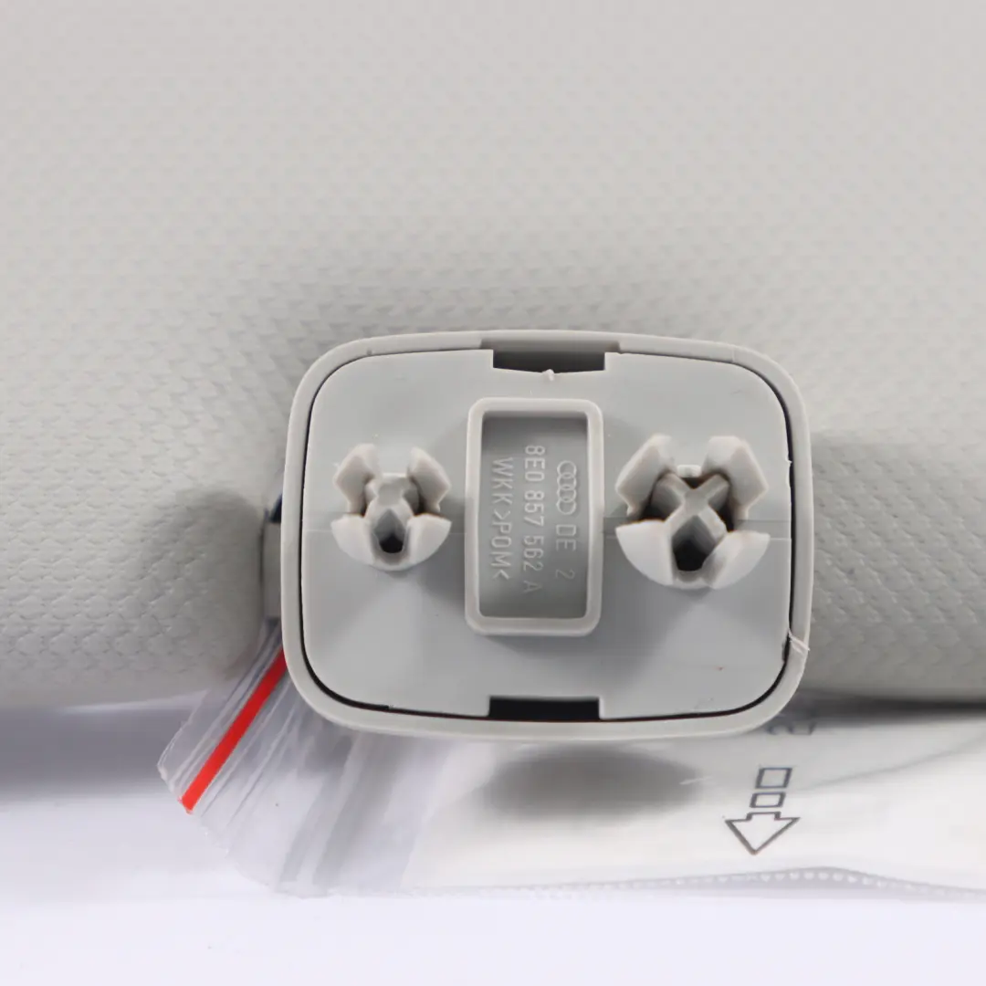 Front Illuminated Sun Visor Shade Panel Right O/S to Audi A4 B8 A5 8T with Part number 8K0857552F Audi A4 B8 A5 8T Front Illuminated Sun Visor Shade Panel Right O/S - SKU 8K0857552F-1 - Part number 8K0857552F