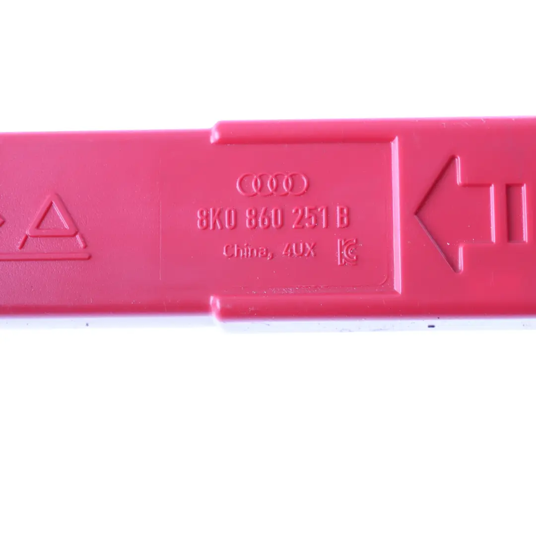 Hazard A3 8Y Triangolo di emergenza rosso per Audi con numero di parte 8K0860251B Audi Hazard A3 8Y Triangolo di emergenza rosso - SKU 8K0860251B - Numero di parte 8K0860251B