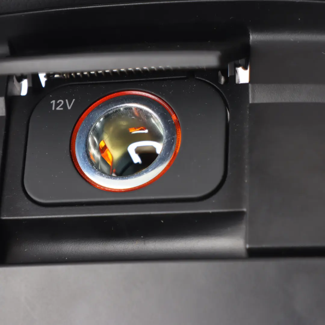 Audi A4 B8 Port d'alimentation Prise courant Allume cigarette 12V recouvrement - SKU 8K0864376-1 - Numéro de pièce 8K0864376