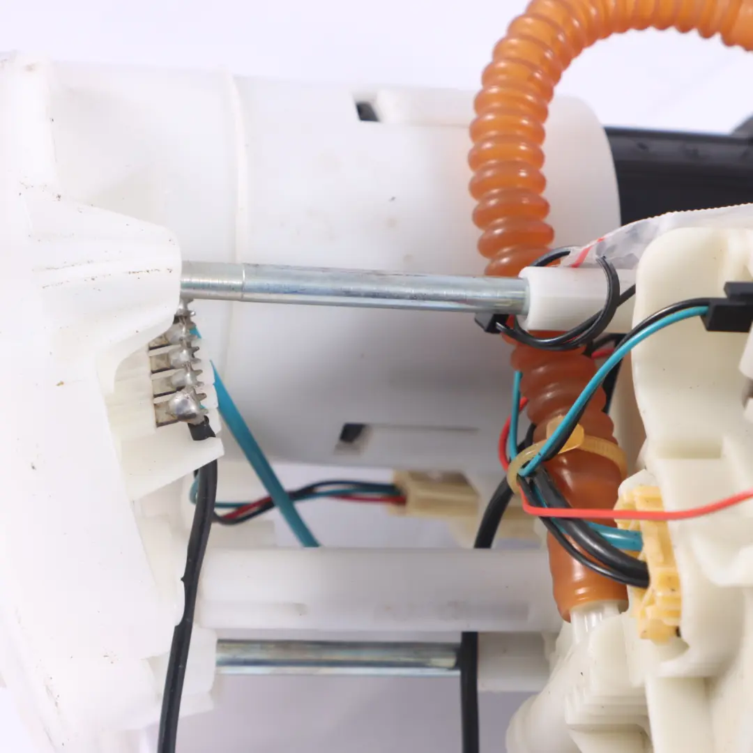 Bomba de Combustible en el Depósito para Audi A5 8T con número de pieza 8K0919051M Audi A5 8T Bomba de Combustible en el Depósito - SKU 8K0919051M - Número de pieza 8K0919051M