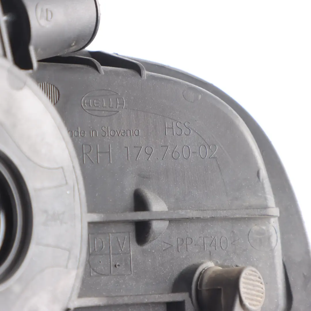 Audi A4 B8 8K Feu antibrouillard de pare chocs avant droit - SKU 8K0941700B - Numéro de pièce 8K0941700B