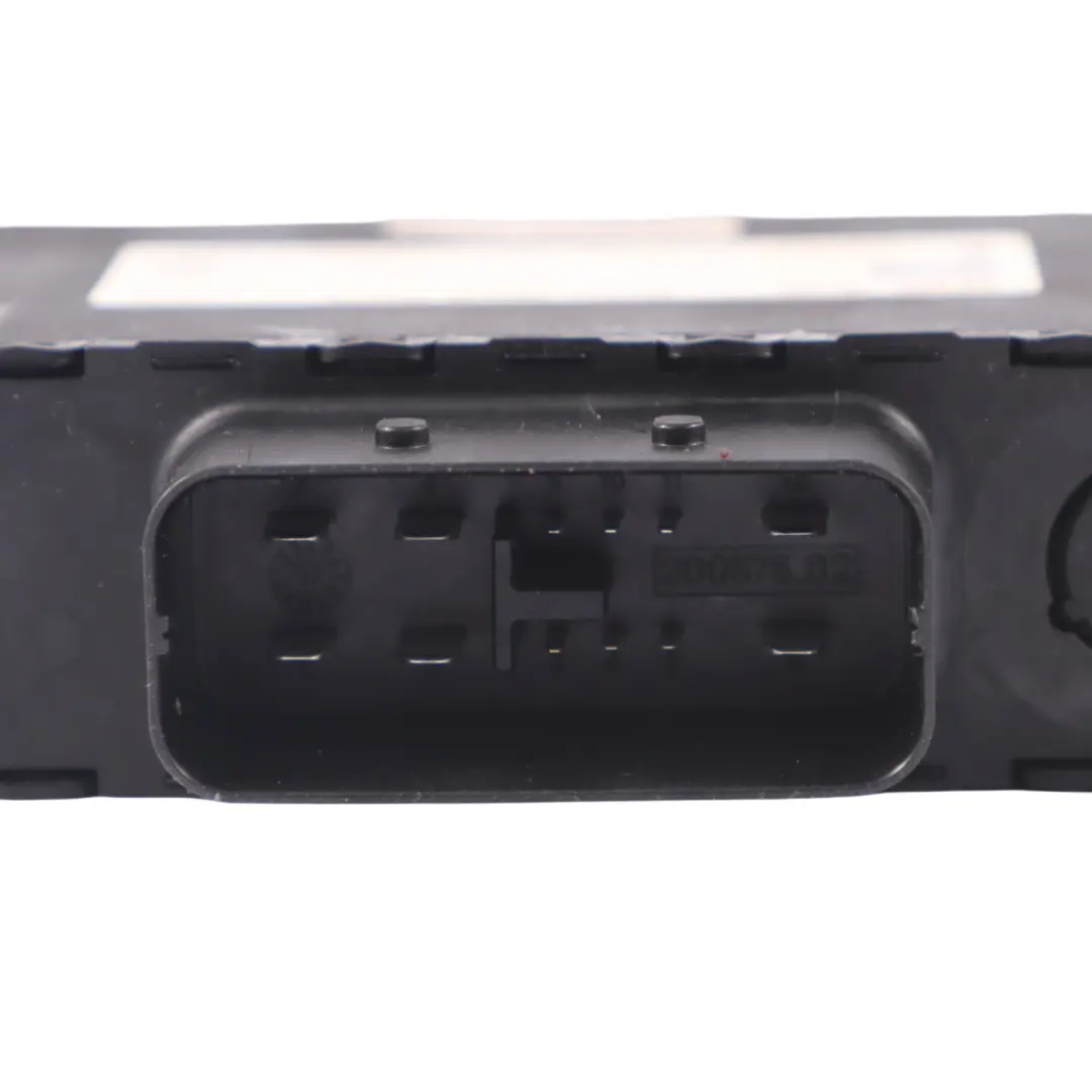 Stabilizzatore tensione Convertitore Modulo per Audi Q3 8U A3 8P A6 C7 con numero di parte 8K0959663D Audi Q3 8U A3 8P A6 C7 Stabilizzatore tensione Convertitore Modulo - SKU 8K0959663D - Numero di parte 8K0959663D