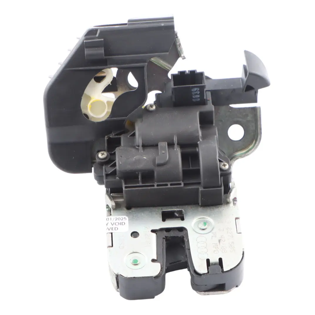 Zamek Mechanizm Zatrzasku Klapy Bagażnika do Audi A3 8P A5 8T o numerze 8K9827505 Audi A3 8P A5 8T Zamek Mechanizm Zatrzasku Klapy Bagażnika - SKU 8K9827505 - Numer Części 8K9827505