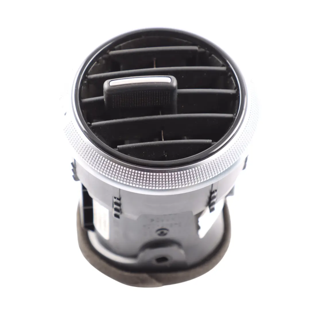 Buse d'aération Grille du tableau de bord Ventilation air 8P0820901C pour Audi A3 8P à propos du numéro de pièce 8P0820901F Audi A3 8P Buse d'aération Grille du tableau de bord Ventilation air 8P0820901C - SKU 8P0820901F - Numéro de pièce 8P0820901F