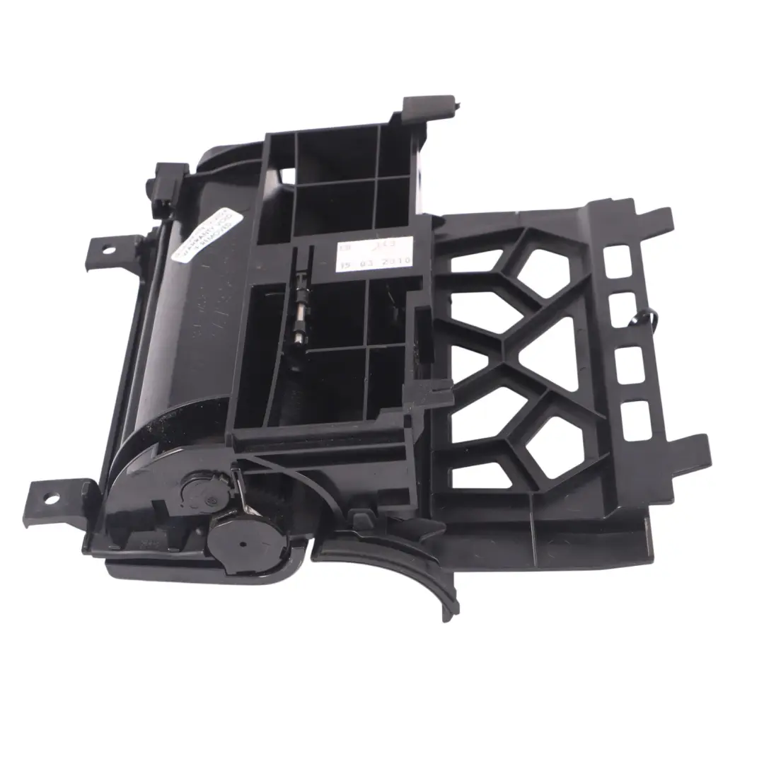 Console centrale Cendrier Couvercle compartiment rangement pour Audi A3 8P à propos du numéro de pièce 8P0857951 Audi A3 8P Console centrale Cendrier Couvercle compartiment rangement - SKU 8P0857951-1 - Numéro de pièce 8P0857951
