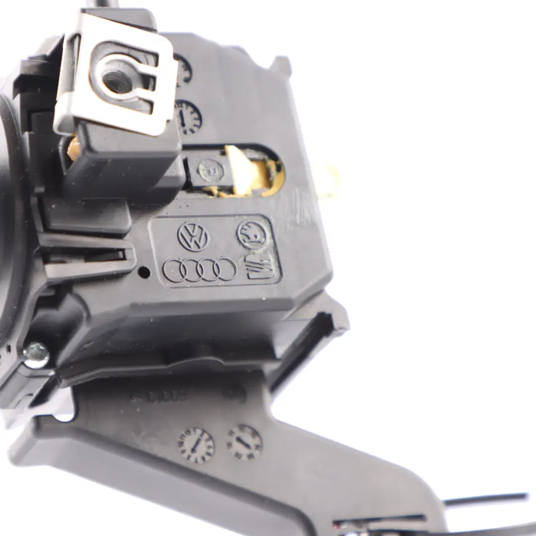 Interruttore controllo degli direzione colonna sterzo per Audi A3 8P con numero di parte 8P0953513E Audi A3 8P Interruttore controllo degli direzione colonna sterzo - SKU 8P0953513E - Numero di parte 8P0953513E