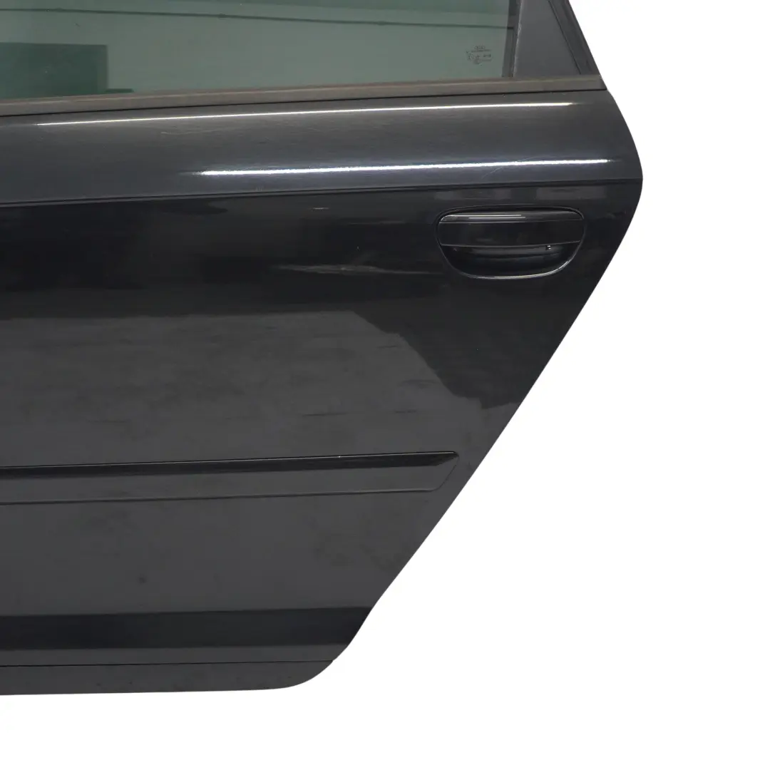 Sportback Drzwi Lewe Tylne Phantom Black Czarny Metalik - Z9Y do Audi A3 8P o numerze 8P4833051A Audi A3 8P Sportback Drzwi Lewe Tylne Phantom Black Czarny Metalik - Z9Y - SKU 8P4833051A-PHB - Numer Części 8P4833051A