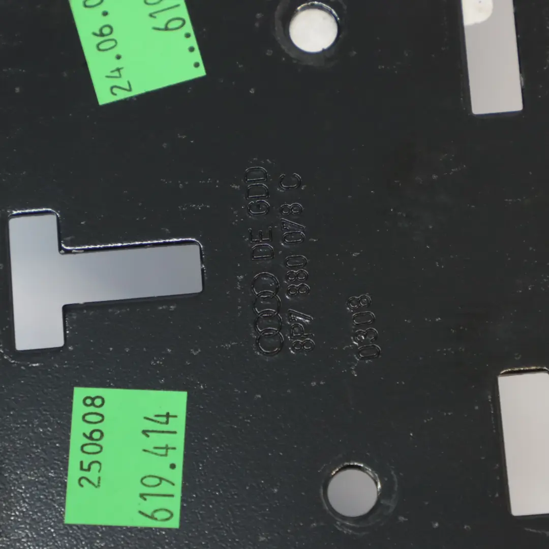 Panneau de garniture Barre avant droite 8P7880078C pour Audi A3 8P Cabrio à propos du numéro de pièce 8P7880080D Audi A3 8P Cabrio Panneau de garniture Barre avant droite 8P7880078C - SKU 8P7880080D - Numéro de pièce 8P7880080D