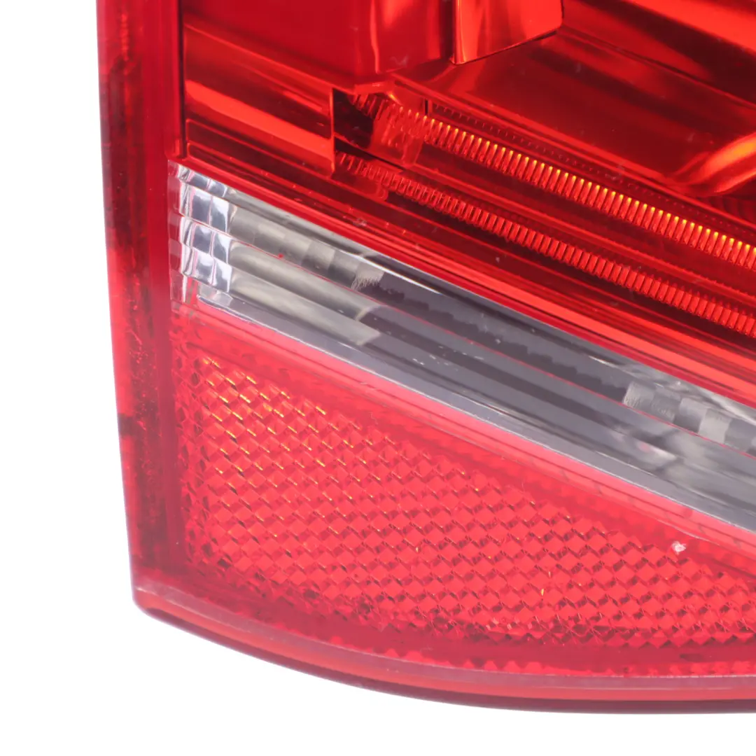 Luz Trasera Interna Luz de Trampilla Izquierda para Audi A3 8P Convertible con número de pieza 8P7945093 Audi A3 8P Convertible Luz Trasera Interna Luz de Trampilla Izquierda - SKU 8P7945093 - Número de pieza 8P7945093