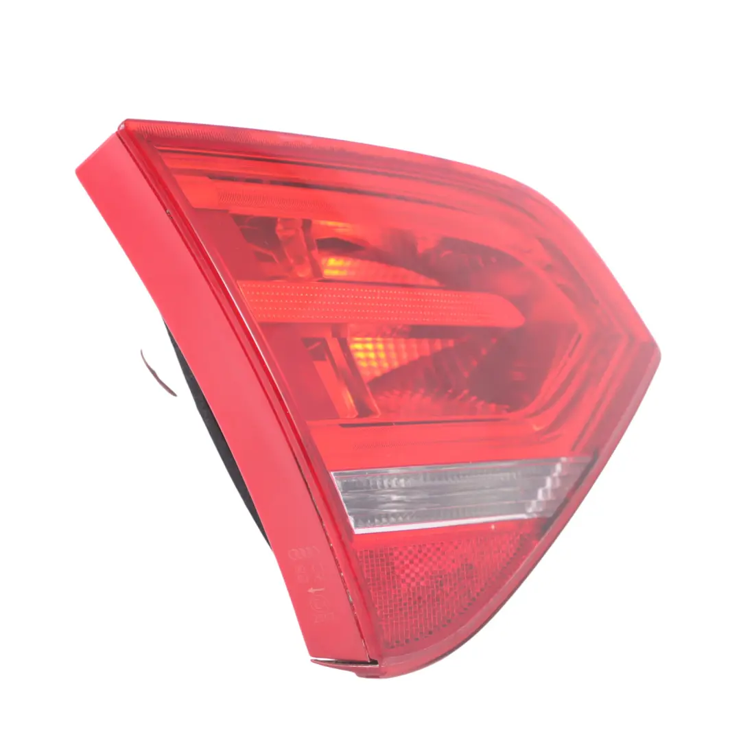 Fanale posteriore interno portellone sinistro per Audi A3 8P Cabrio con numero di parte 8P7945093 Audi A3 8P Cabrio Fanale posteriore interno portellone sinistro - SKU 8P7945093 - Numero di parte 8P7945093