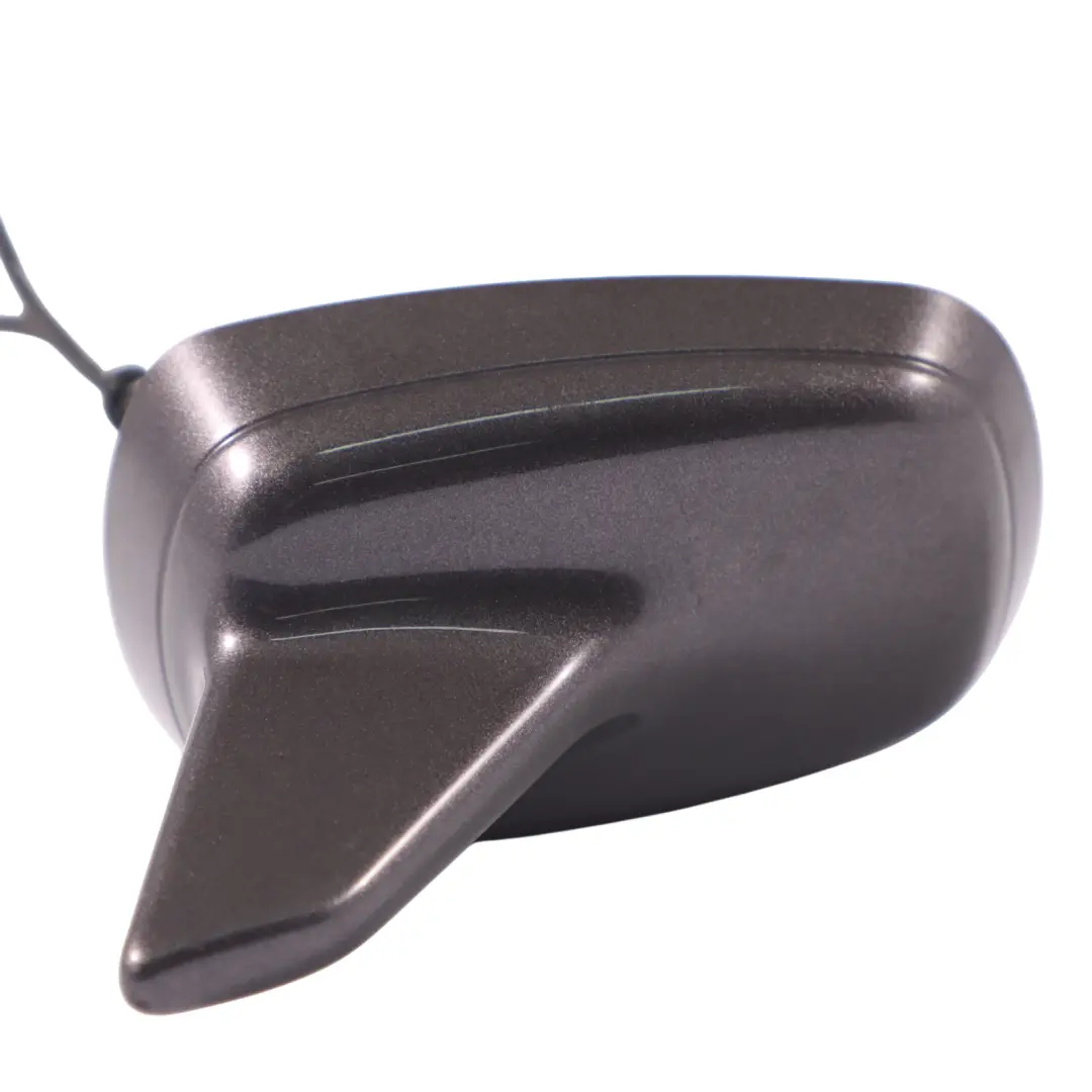 Antena Dachowa Szary Amethyst Grey Metallic - Z4X 8R0035503E do Audi Q5 8R o numerze 8R0035503E-AGM Audi Q5 8R Antena Dachowa Szary Amethyst Grey Metallic - Z4X 8R0035503E - SKU 8R0035503E-AGM - Numer Części 8R0035503E-AGM