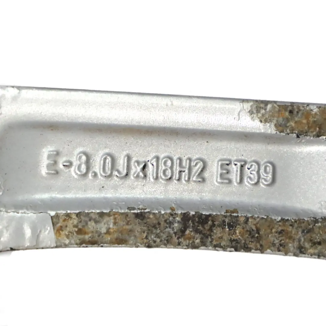 Llanta de aleación plateada Audi Q5 8R 18" 8J ET:39 Doble radio para con número de pieza 8R0601025C Llanta de aleación plateada Audi Q5 8R 18" 8J ET:39 Doble radio - SKU 8R0601025C-2 - Número de pieza 8R0601025C