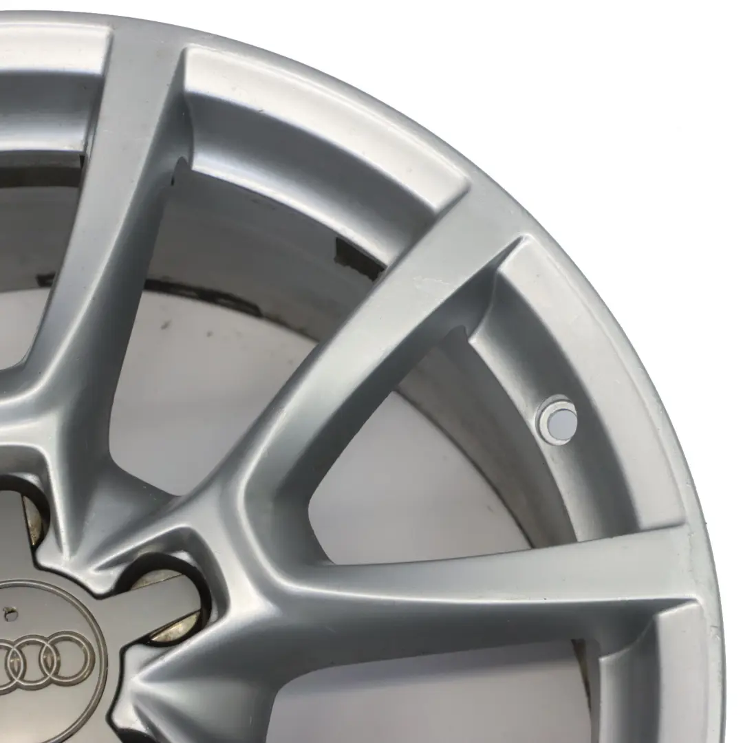 Srebrna Felga Aluminiowa 18" 8J ET:39 do Audi Q5 8R o numerze 8R0601025C Audi Q5 8R Srebrna Felga Aluminiowa 18" 8J ET:39 - SKU 8R0601025C-2 - Numer Części 8R0601025C