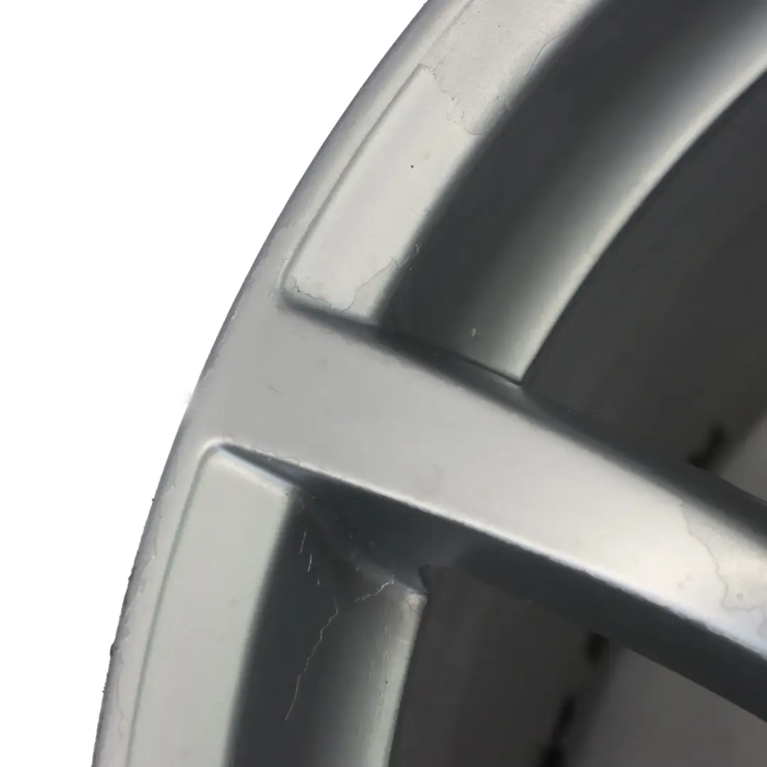 Jante argentée en alliage 18" 8J ET:39 Double rayon pour Audi Q5 8R à propos du numéro de pièce 8R0601025C Audi Q5 8R Jante argentée en alliage 18" 8J ET:39 Double rayon - SKU 8R0601025C-2 - Numéro de pièce 8R0601025C