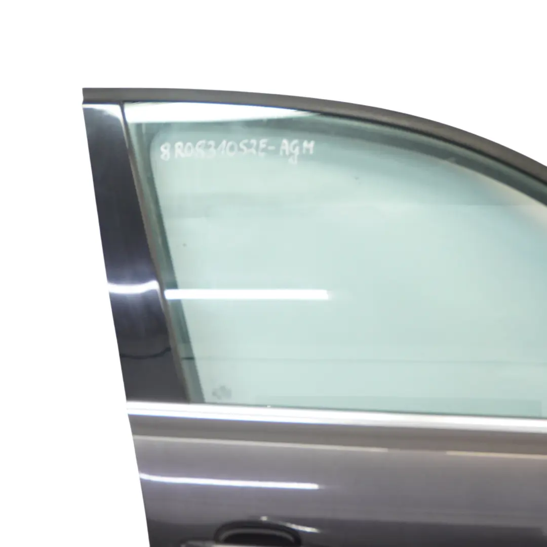 Tür vorne rechts Verkleidungsplatte Amethyst Grau Metallic - Z4X für Audi Q5 8R mit Teilenummer 8R0831052E Audi Q5 8R Tür vorne rechts Verkleidungsplatte Amethyst Grau Metallic - Z4X - SKU 8R0831052E-AGM - Teilenummer 8R0831052E