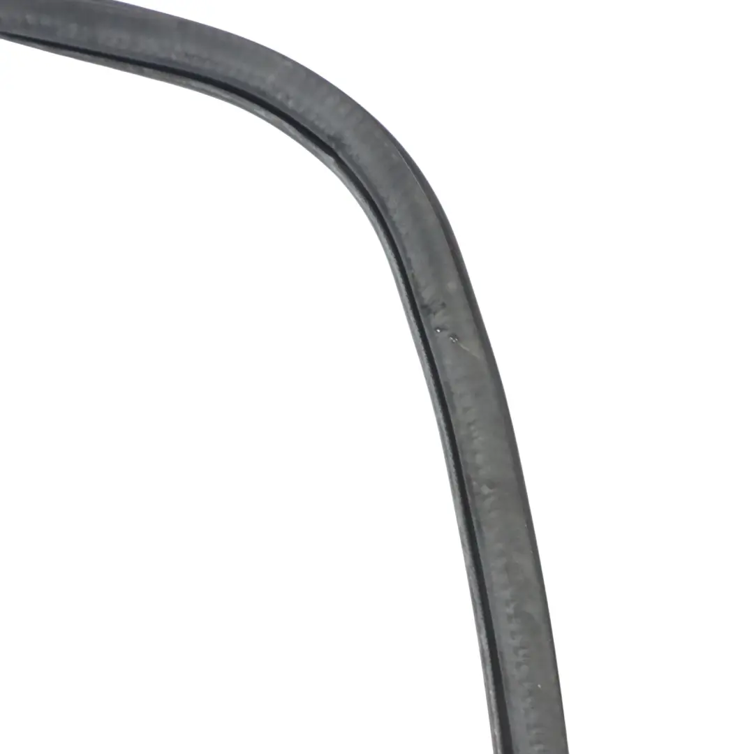 Goma Junta Interior Puerta Trasera Izquierda Derecha para AUDI Q5 8R con número de pieza 8R0833721E AUDI Q5 8R Goma Junta Interior Puerta Trasera Izquierda Derecha - SKU 8R0833721E - Número de pieza 8R0833721E