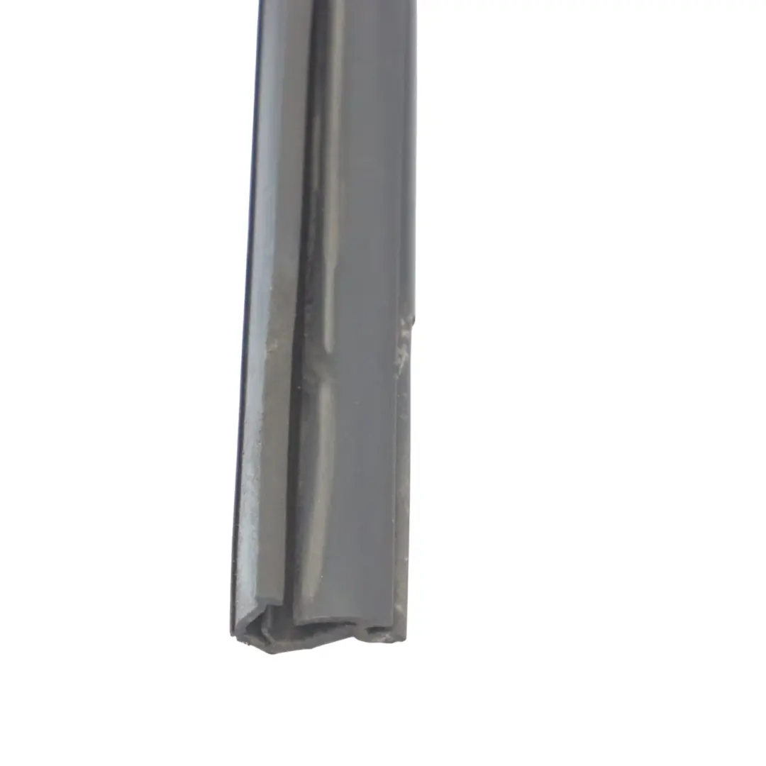 Audi Q5 8R Porte avant Fenêtre Guide Rail Cadre d'étanchéité Droite - SKU 8R0837440H - Numéro de pièce 8R0837440H
