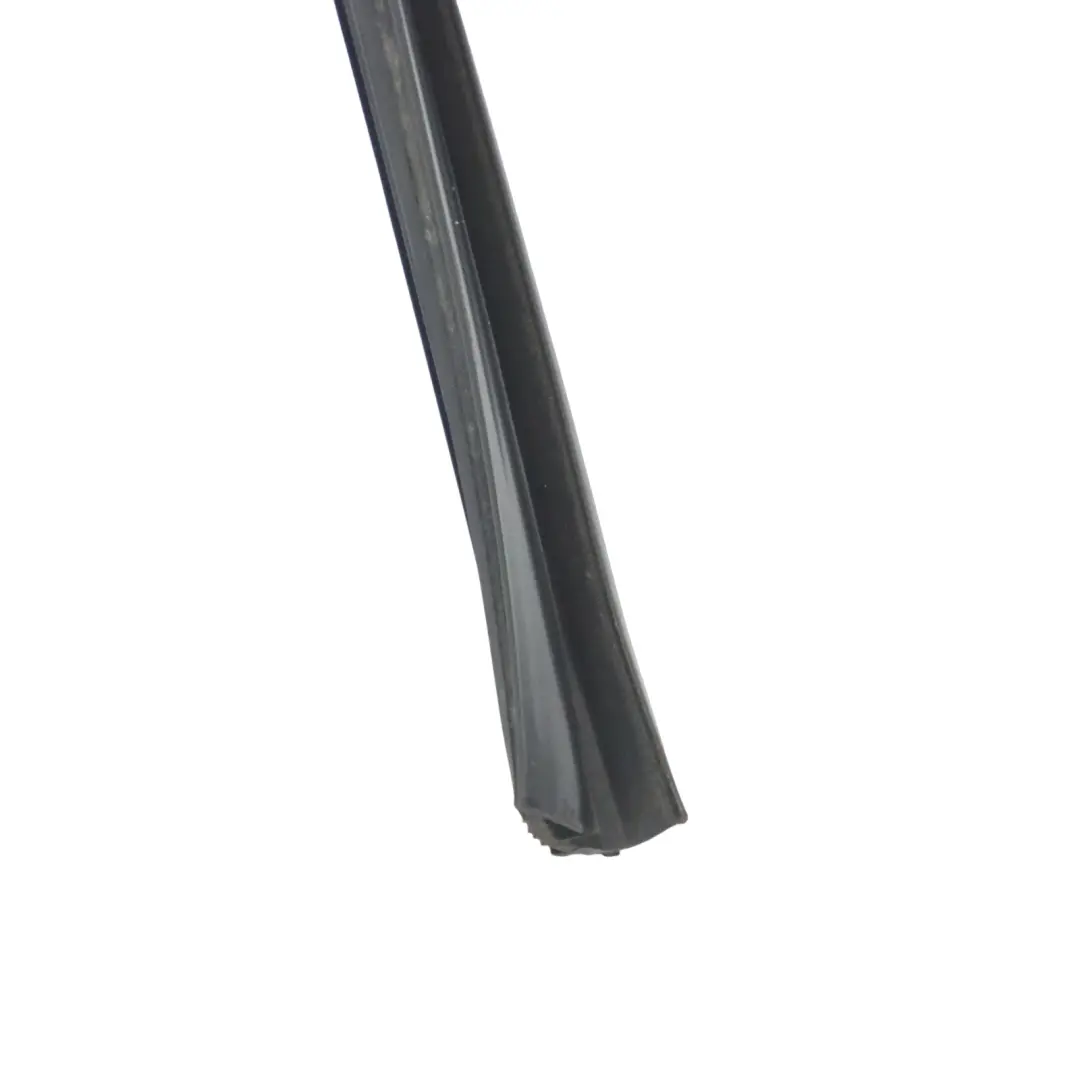 Audi Q5 8R Porte avant Fenêtre Guide Rail Cadre d'étanchéité Droite - SKU 8R0837440H - Numéro de pièce 8R0837440H