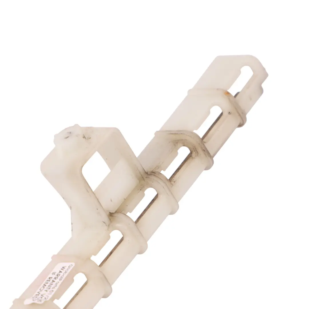 Rail de guidage de vitre arrière droite pour Audi Q5 8R à propos du numéro de pièce 8R0839068C Audi Q5 8R Rail de guidage de vitre arrière droite - SKU 8R0839068C - Numéro de pièce 8R0839068C