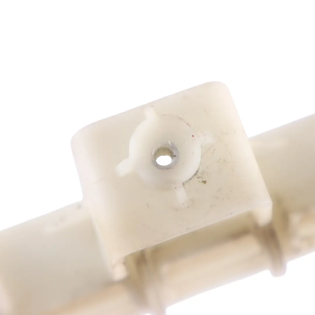 Rail de guidage de vitre arrière droite pour Audi Q5 8R à propos du numéro de pièce 8R0839068C Audi Q5 8R Rail de guidage de vitre arrière droite - SKU 8R0839068C - Numéro de pièce 8R0839068C