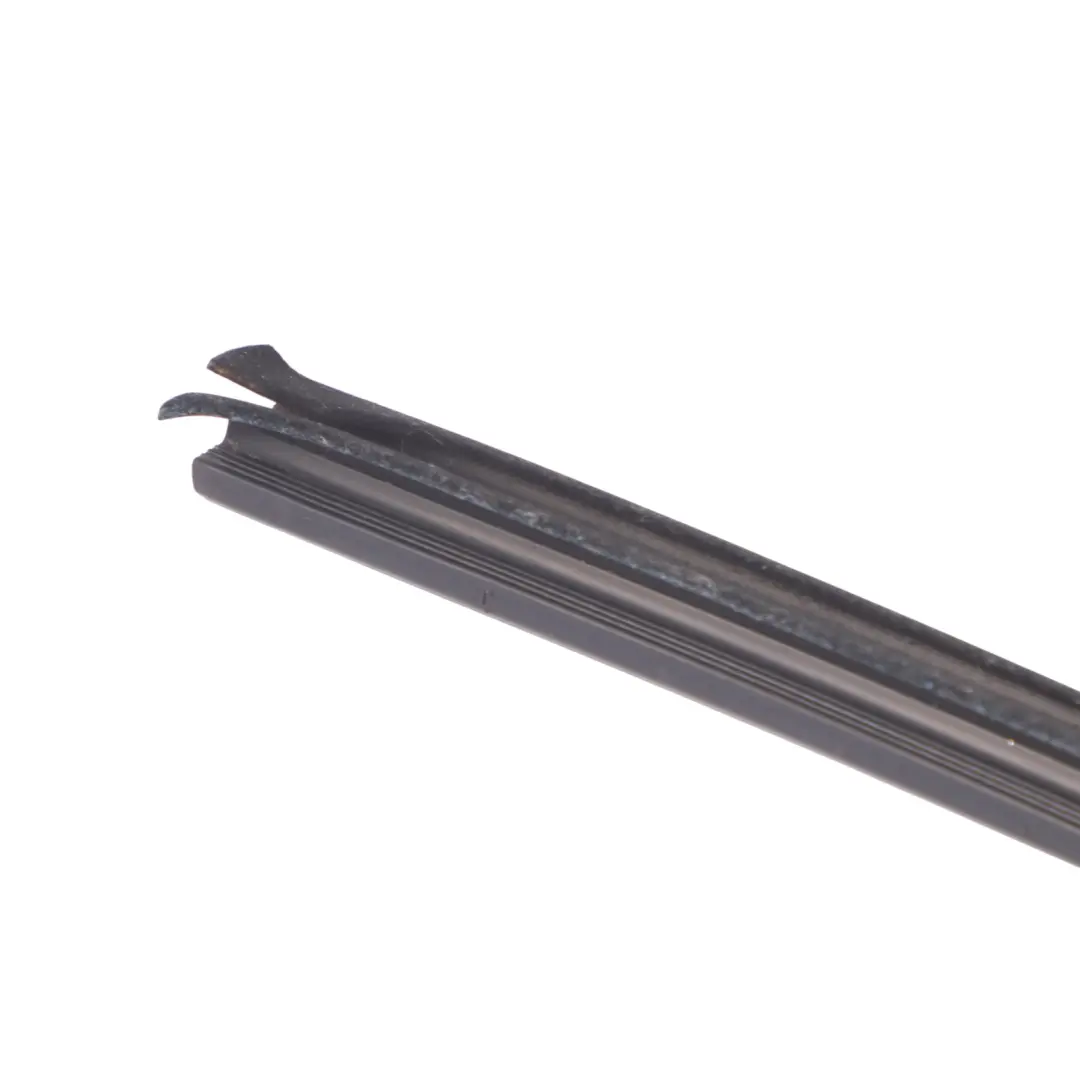 Guarnizione interna porta in gomma posteriore sinistra per Audi Q5 8R con numero di parte 8R0839479B Audi Q5 8R Guarnizione interna porta in gomma posteriore sinistra - SKU 8R0839479B - Numero di parte 8R0839479B