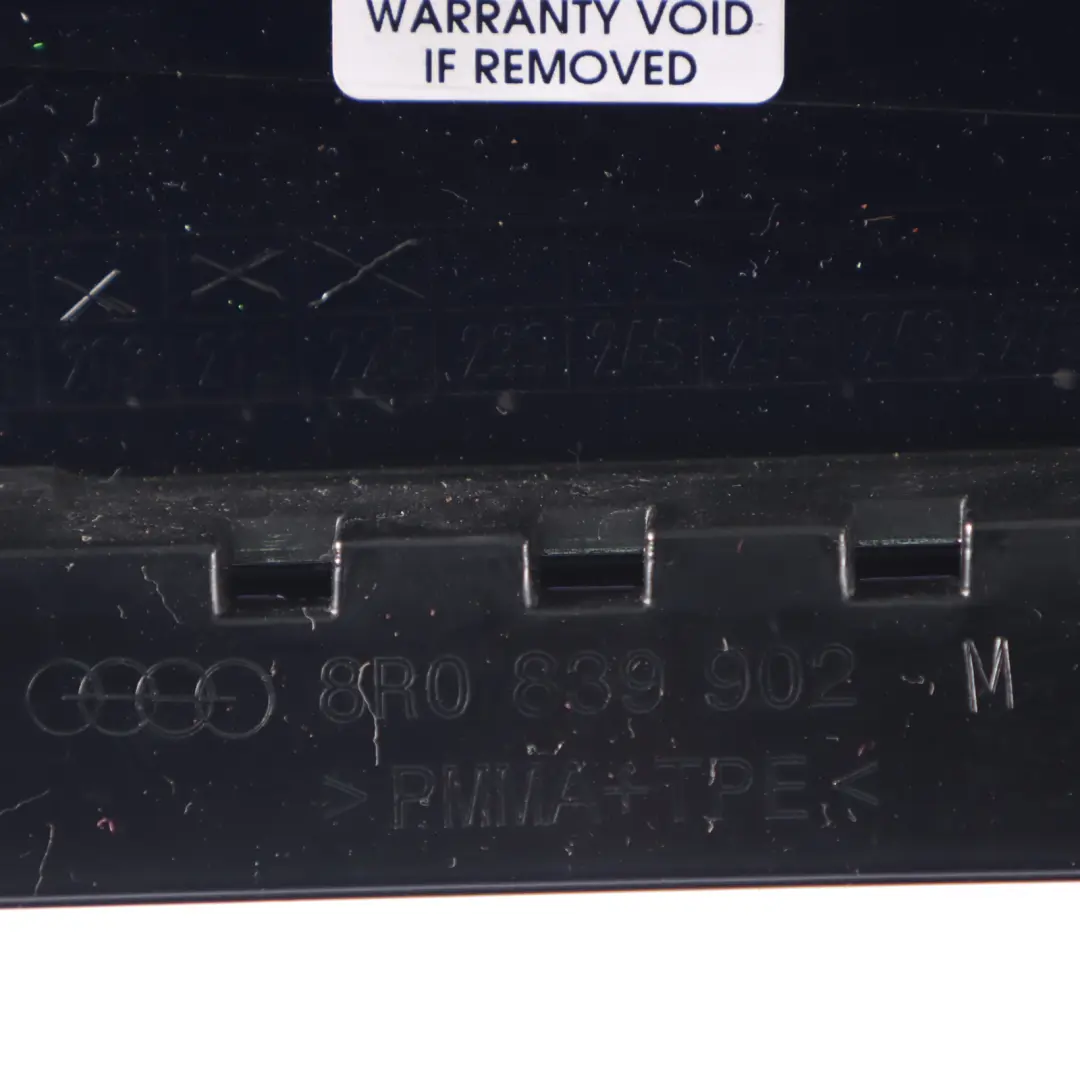 Osłona Słupka Drzwi Prawy Tył Wysoki Połysk do Audi Q5 8R o numerze 8R0839902M Audi Q5 8R Osłona Słupka Drzwi Prawy Tył Wysoki Połysk - SKU 8R0839902M - Numer Części 8R0839902M