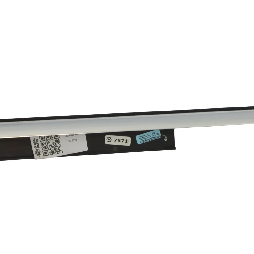 Listwa Zgarniająca Szyby Przód Prawo Chrom do Audi Q5 8R o numerze 8R0853284F Audi Q5 8R Listwa Zgarniająca Szyby Przód Prawo Chrom - SKU 8R0853284F - Numer Części 8R0853284F