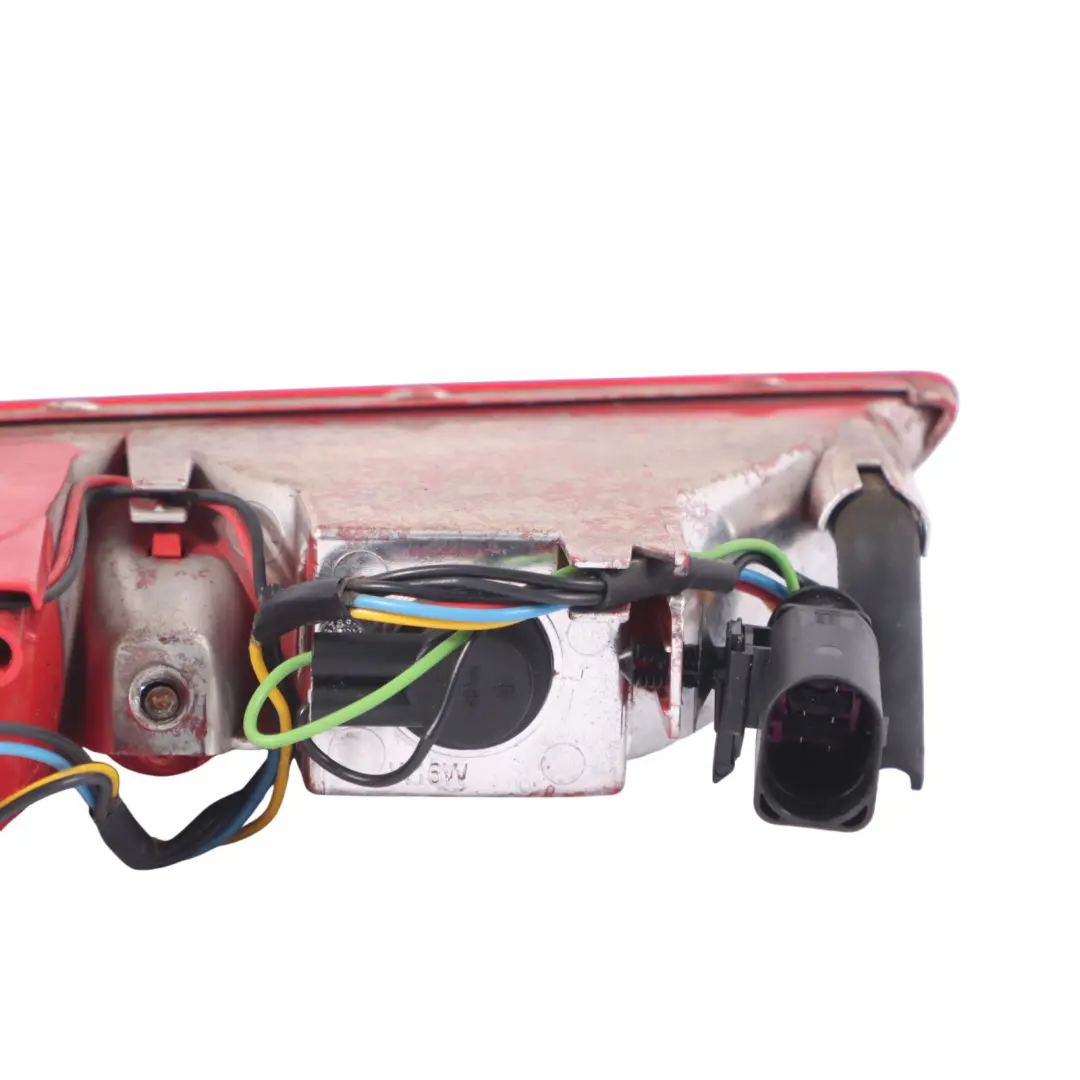 Lampa Tylna Dolna Prawy Tył do Audi Q5 8R o numerze 8R0945096 Audi Q5 8R Lampa Tylna Dolna Prawy Tył - SKU 8R0945096 - Numer Części 8R0945096