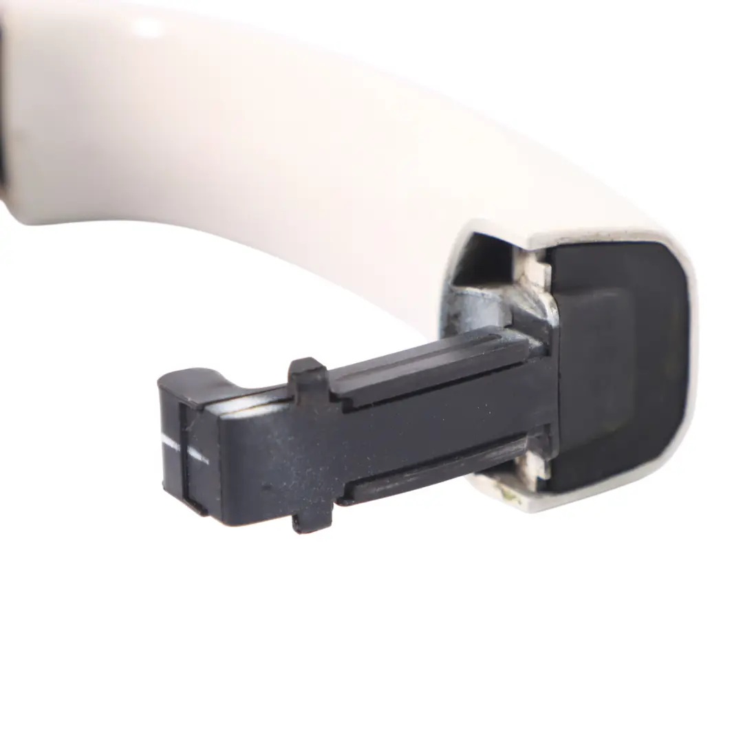 Tirador Delantero Trasero Derecho Izquierdo Blanco Amalfi - Y9K para Audi Q3 8U con número de pieza 8T0837109 Audi Q3 8U Tirador Delantero Trasero Derecho Izquierdo Blanco Amalfi - Y9K - SKU 8T0837205A-AWH - Número de pieza 8T0837109