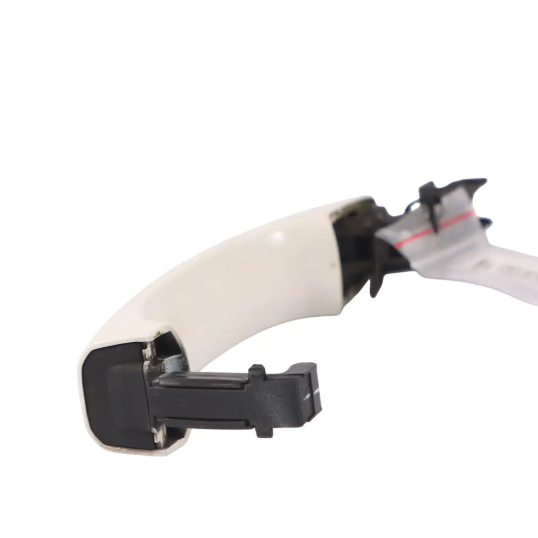 Tirador Delantero Trasero Derecho Izquierdo Blanco Amalfi - Y9K para Audi Q3 8U con número de pieza 8T0837109 Audi Q3 8U Tirador Delantero Trasero Derecho Izquierdo Blanco Amalfi - Y9K - SKU 8T0837205A-AWH - Número de pieza 8T0837109