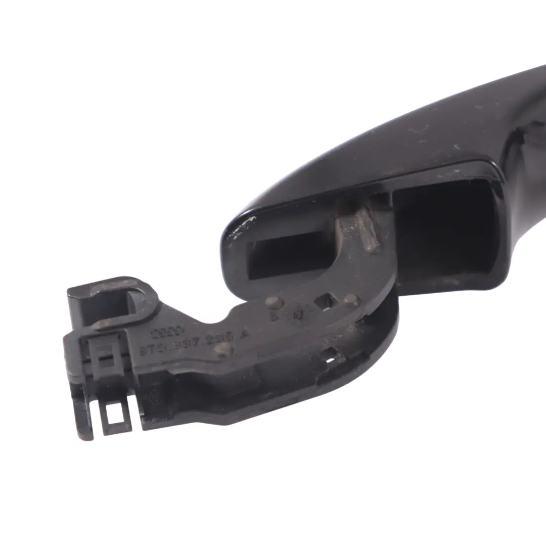 Audi Q3 8U Klamka Zewnętrzna Lewy Przód Czarna Mythical Black - Y9T - SKU 8T0837205A-MYB - Numer Części 8T0837205A