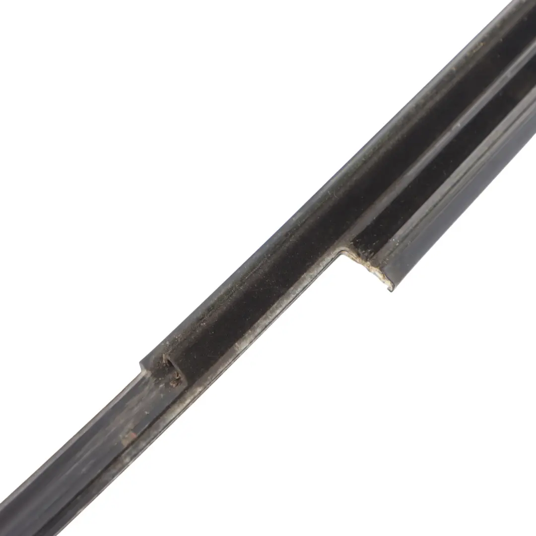 Uszczelka Drzwiowa Gumowa Prawy Przód do Audi S5 8T o numerze 8T0853284C Audi S5 8T Uszczelka Drzwiowa Gumowa Prawy Przód - SKU 8T0853284C - Numer Części 8T0853284C