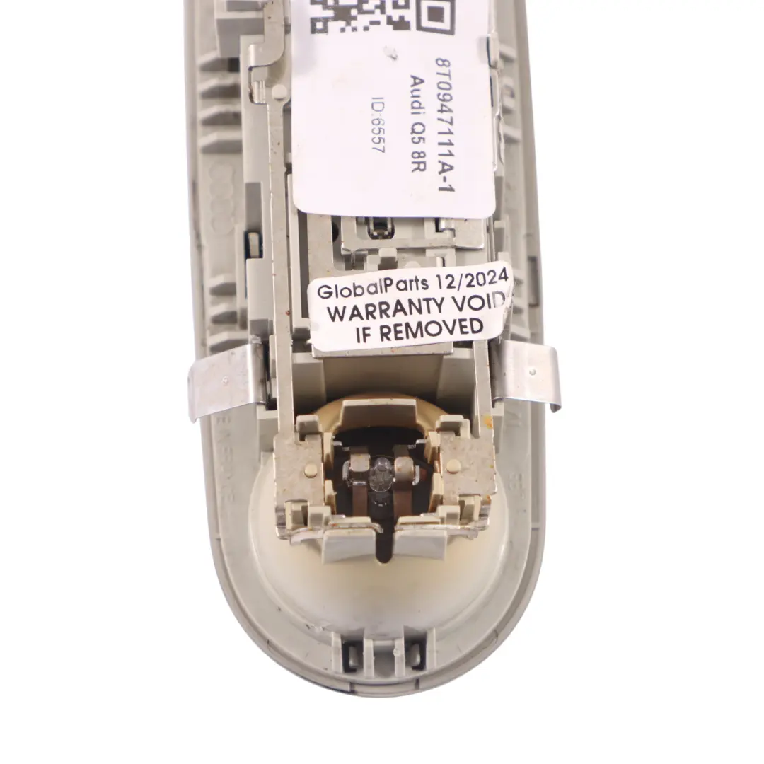 Luce di cortesia per il tetto padiglione posteriore Grigio per Audi Q5 8R con numero di parte 8T0947111A Audi Q5 8R Luce di cortesia per il tetto padiglione posteriore Grigio - SKU 8T0947111A-1 - Numero di parte 8T0947111A