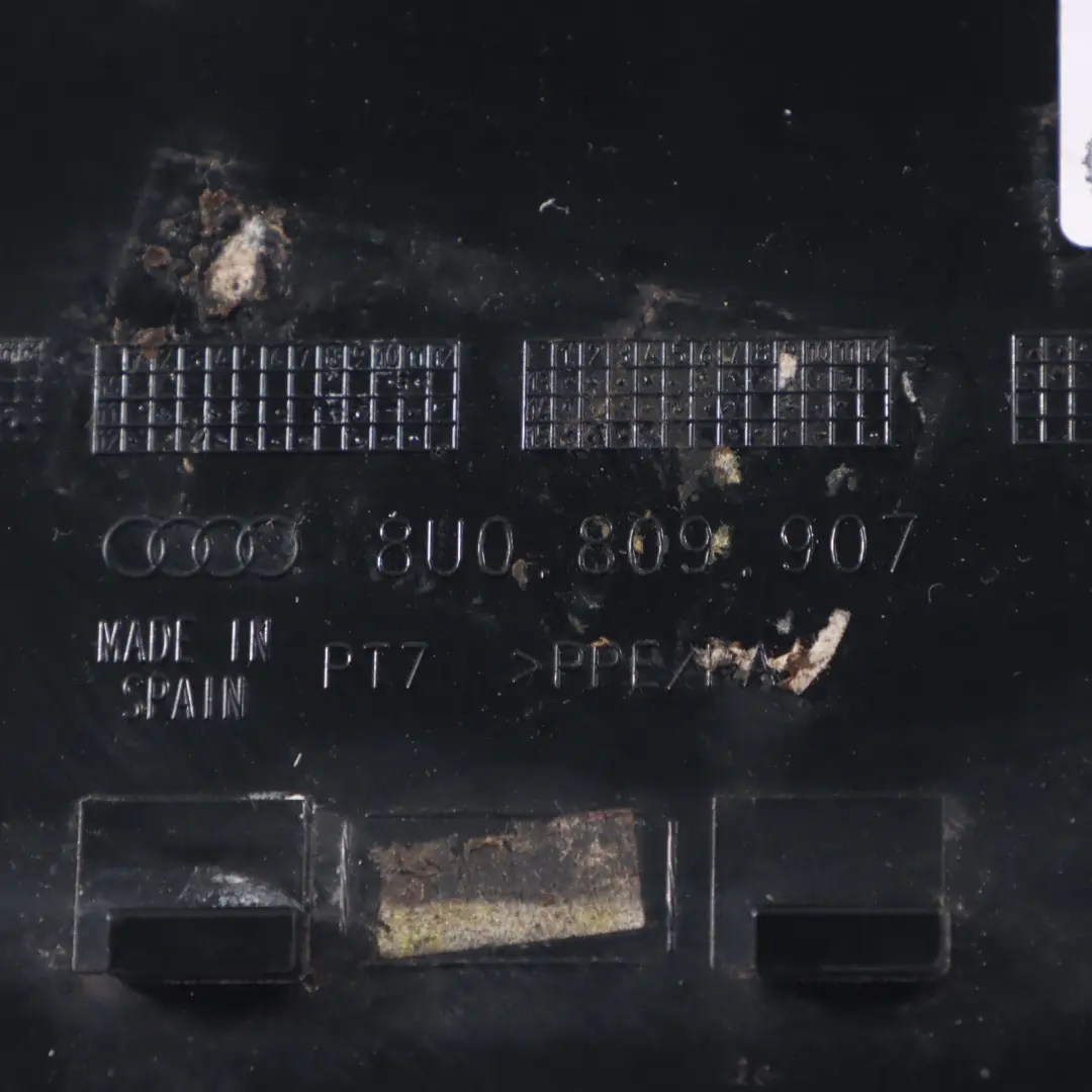 Deckel Abdeckung Mythical Schwarz - Y9T für Audi Q3 8U Tank mit Teilenummer 8U0809907 Audi Q3 8U Tank Deckel Abdeckung Mythical Schwarz - Y9T - SKU 8U0809907-MYB - Teilenummer 8U0809907