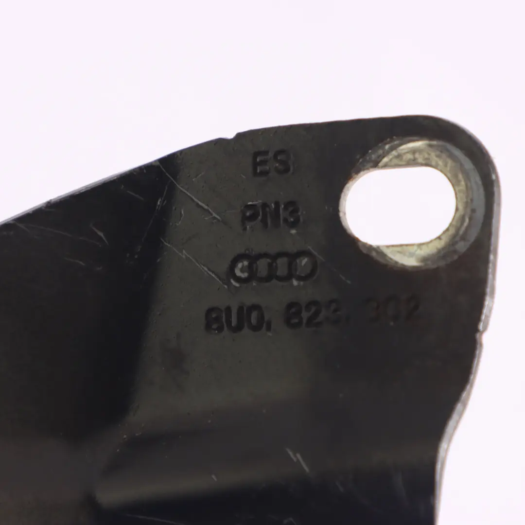 Audi Q3 8U Capó delantero Bisagra capó derecho Negro brillante - Y9B 8U0823302 - SKU 8U0823302-BBL - Número de pieza 8U0823302-BBL