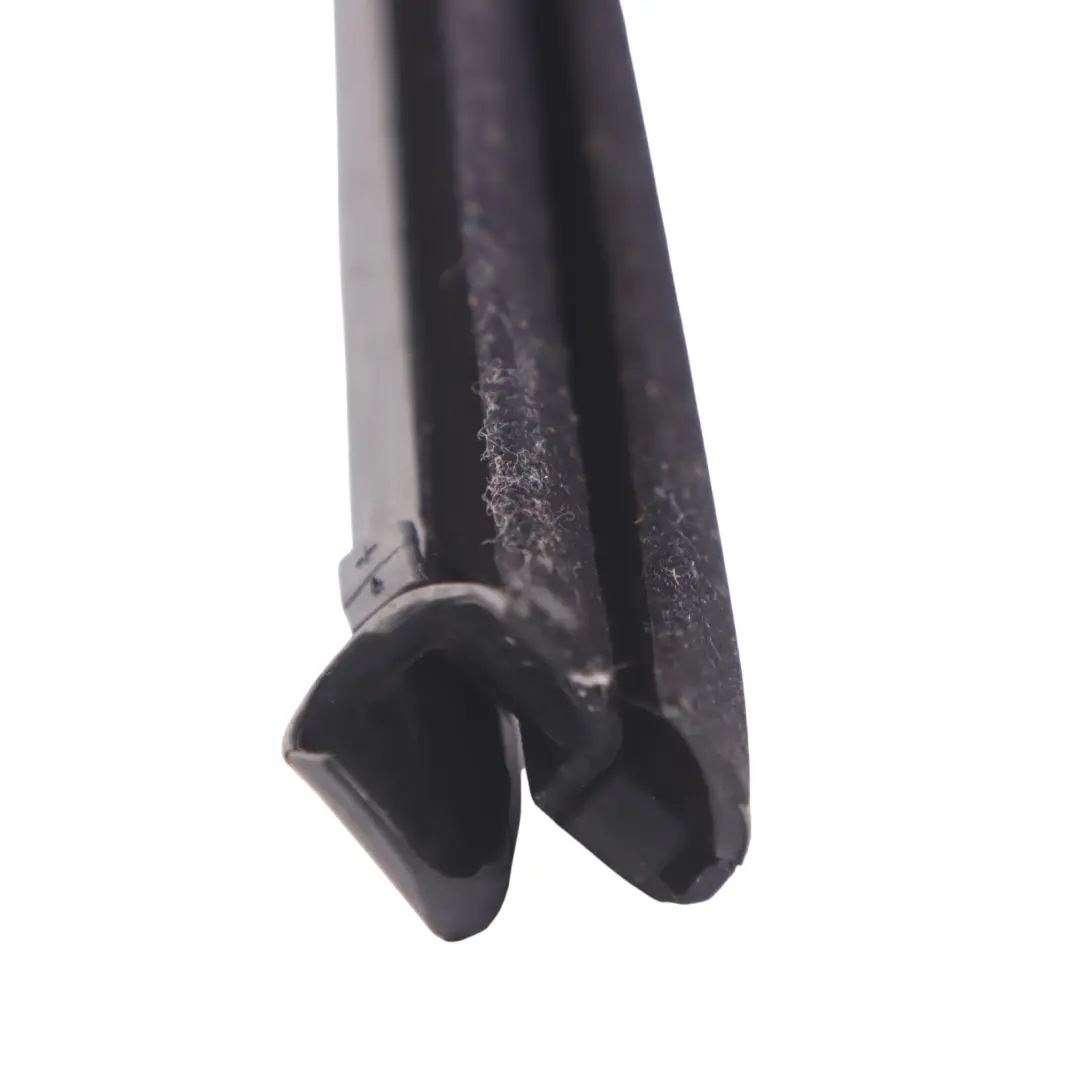 Puerta Delantera Guía Interior Rail Junta de Goma Izquierda para Audi Q3 8U con número de pieza 8U0837479 Audi Q3 8U Puerta Delantera Guía Interior Rail Junta de Goma Izquierda - SKU 8U0837479 - Número de pieza 8U0837479