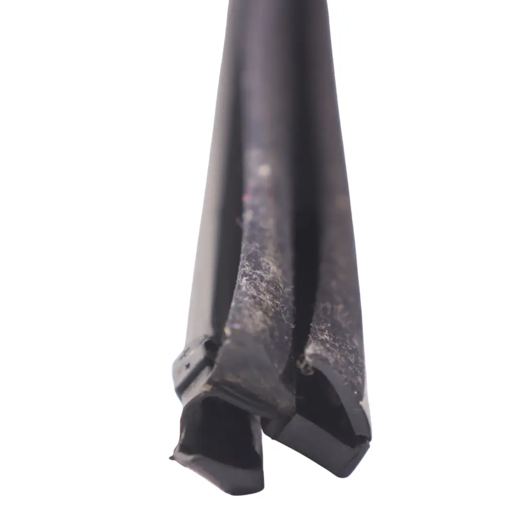 Finestra Guarnizione Striscia Interna Anteriore Destra per Audi Q3 8U con numero di parte 8U0837480 Audi Q3 8U Finestra Guarnizione Striscia Interna Anteriore Destra - SKU 8U0837480 - Numero di parte 8U0837480