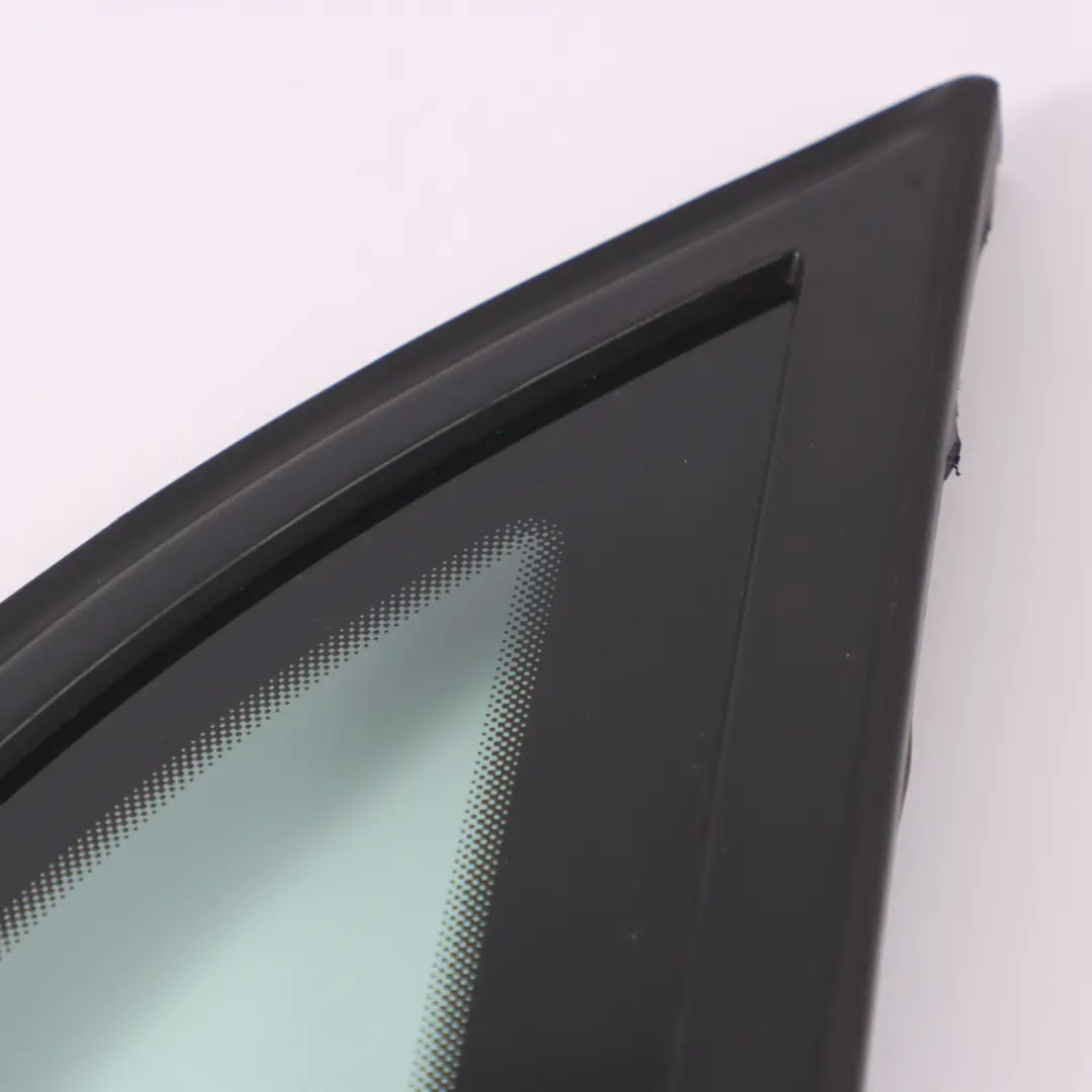 Vetro laterale fisso quarto posteriore destro AS2 per AUDI Q3 8U con numero di parte 8U0845300A AUDI Q3 8U Vetro laterale fisso quarto posteriore destro AS2 - SKU 8U0845300A - Numero di parte 8U0845300A