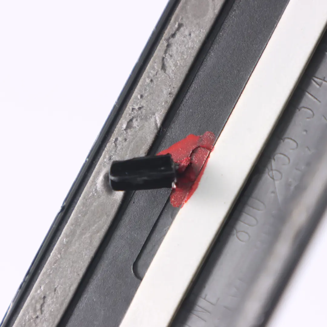 Bande de seuil de la porte avant droite S Line pour Audi Q3 8U à propos du numéro de pièce 8U0853374B Audi Q3 8U Bande de seuil de la porte avant droite S Line - SKU 8U0853374B - Numéro de pièce 8U0853374B