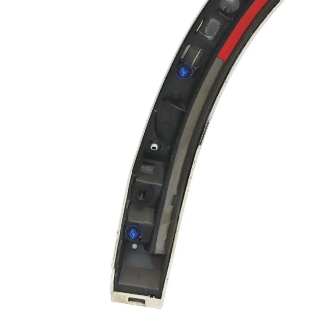 Bande d'habillage de passage de roue arrière droite Amalfi White Y9K pour Audi Q3 8U à propos du numéro de pièce 8U0853818A Audi Q3 8U Bande d'habillage de passage de roue arrière droite Amalfi White Y9K - SKU 8U0853818A-AWH - Numéro de pièce 8U0853818A