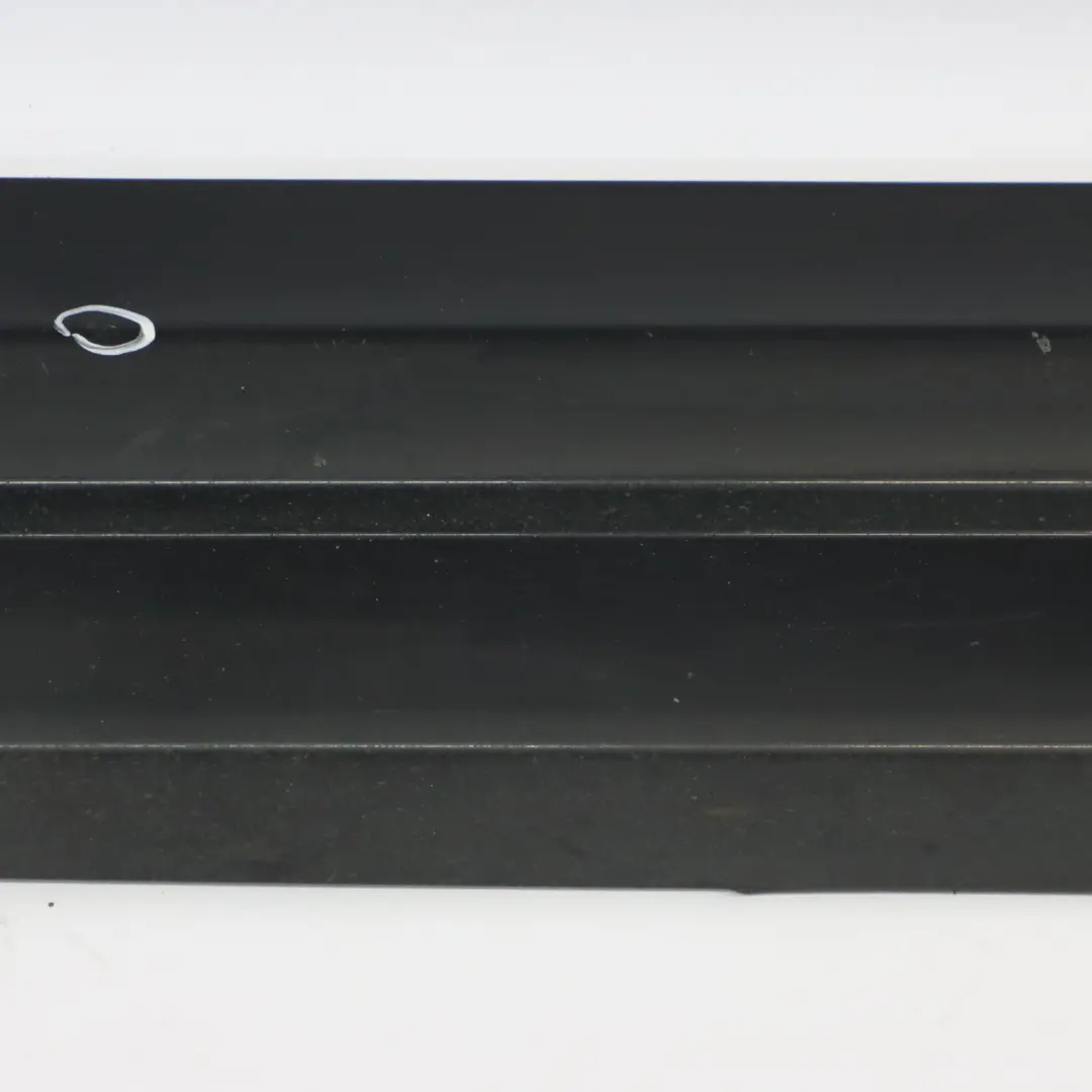 Bande de moulage avant gauche Mythical Black - Y9T pour Audi Q3 8U S-Line Porte à propos du numéro de pièce 8U0853959R Audi Q3 8U S-Line Porte Bande de moulage avant gauche Mythical Black - Y9T - SKU 8U0853959R-MYB - Numéro de pièce 8U0853959R